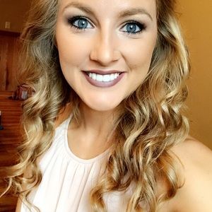 Meet your Posher, Candace